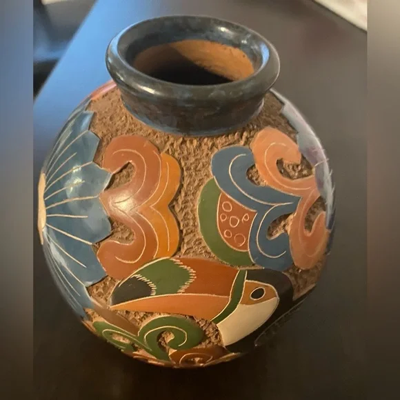 Roger Calero Pottery from Nicaragua. - Picture 1 of 5